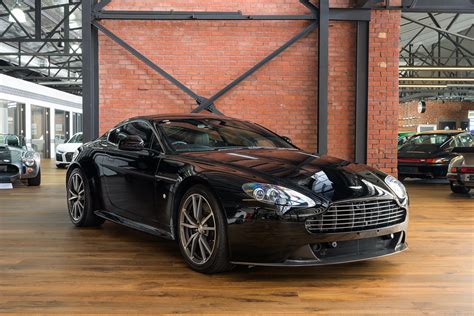 2012 Aston Martin V8 Vantage Owners Manual